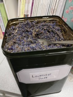 Lavendel Eine Box mit Lavendelblüten